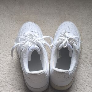 New Boys Nike White Men's Sneakers Sz 8